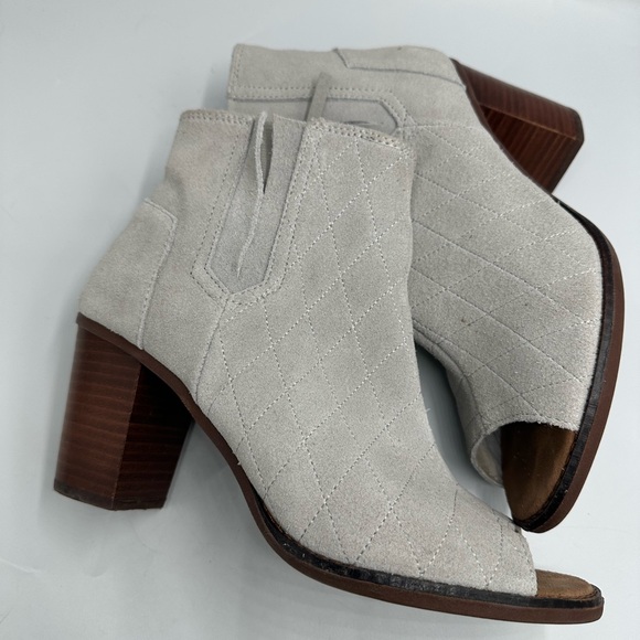 Toms Women’s Gray Leather Ankle Bootie Open Toes Size 8.5 - Picture 7 of 11